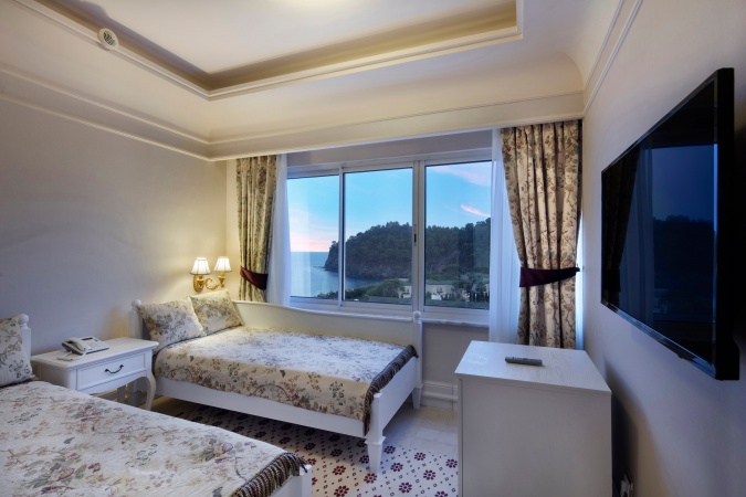 Deluxe Junior Family Suite